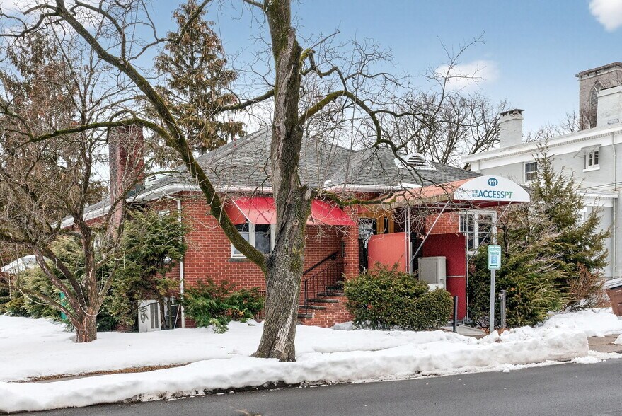 More Photos Of 111 Maiden Ln, Kingston Medical For Sale