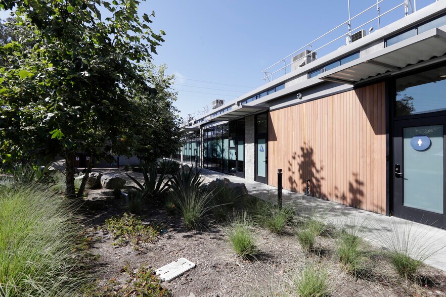 More Photos Of 606 Venice Blvd, Venice Office For Sale