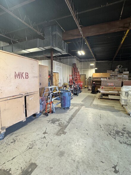 More Photos Of 7701 N Business Park Dr, Tucson Service For Sale