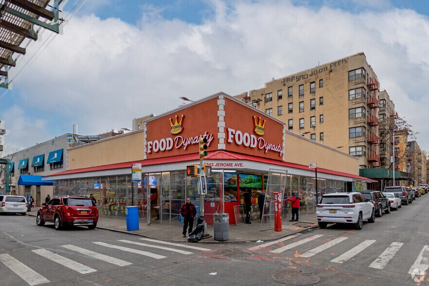 Primary Photo Of 2343 Jerome Ave, Bronx Supermarket For Sale