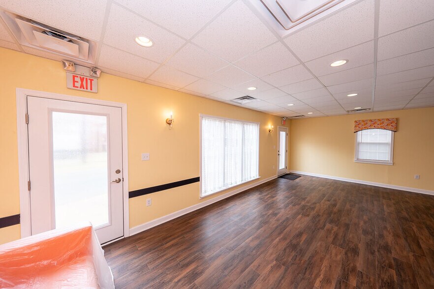 More Photos Of 101 Elm Ave, Louisa General Retail For Lease
