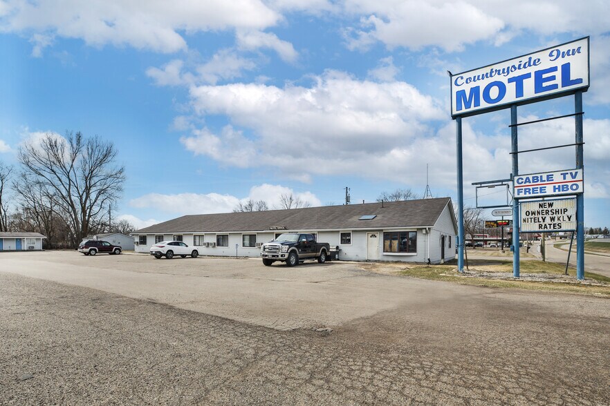 More Photos Of 2102 E Main St, Albert Lea Hotel For Sale