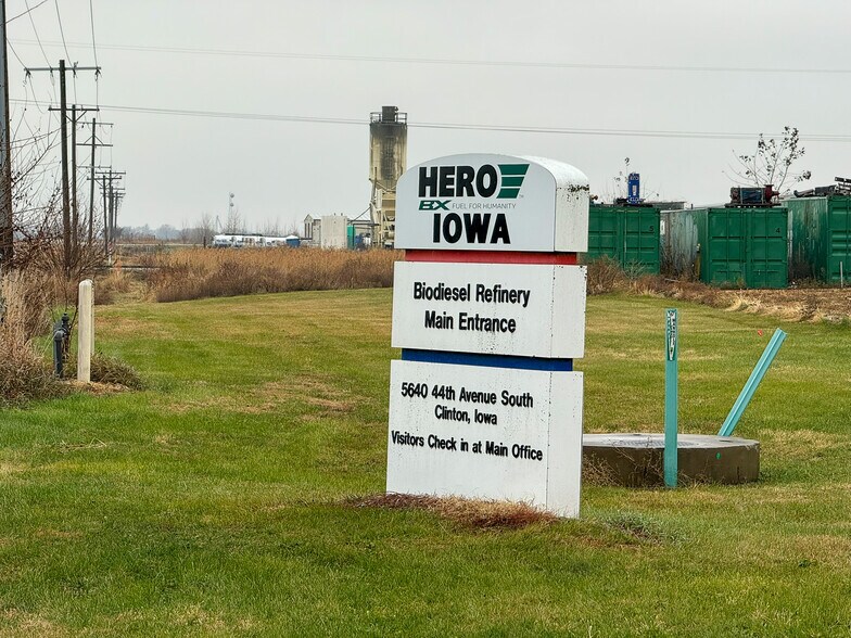 More Photos Of 5640 44th Ave S, Clinton Office For Sale