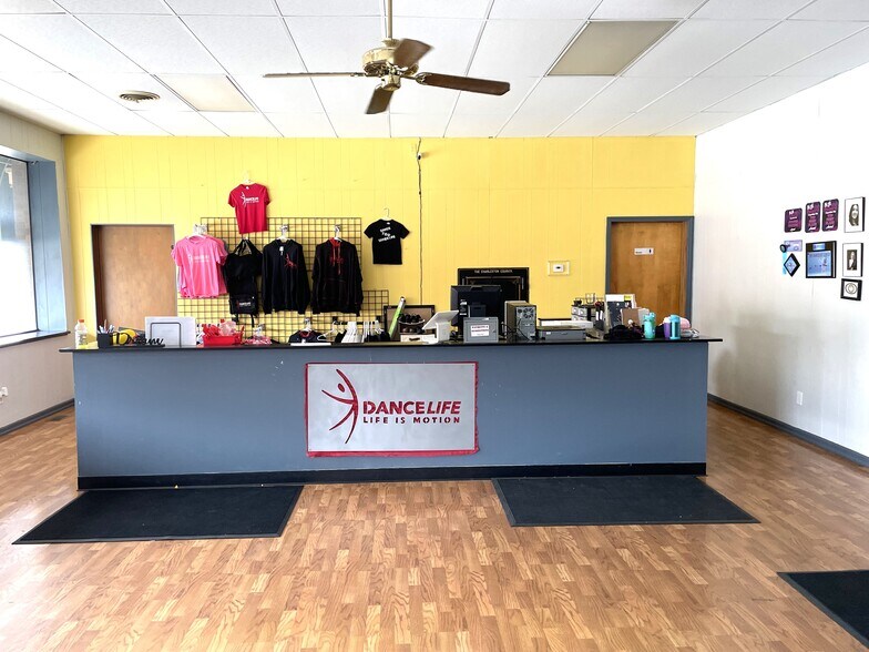 More Photos Of 307 6th St, Charleston Storefront Retail Office For Sale