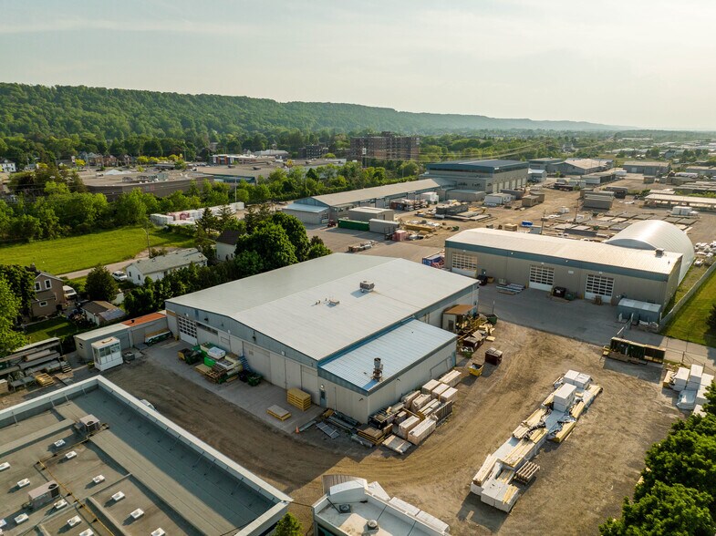 More Photos Of 115 S Service Rd W, Grimsby Manufacturing For Lease