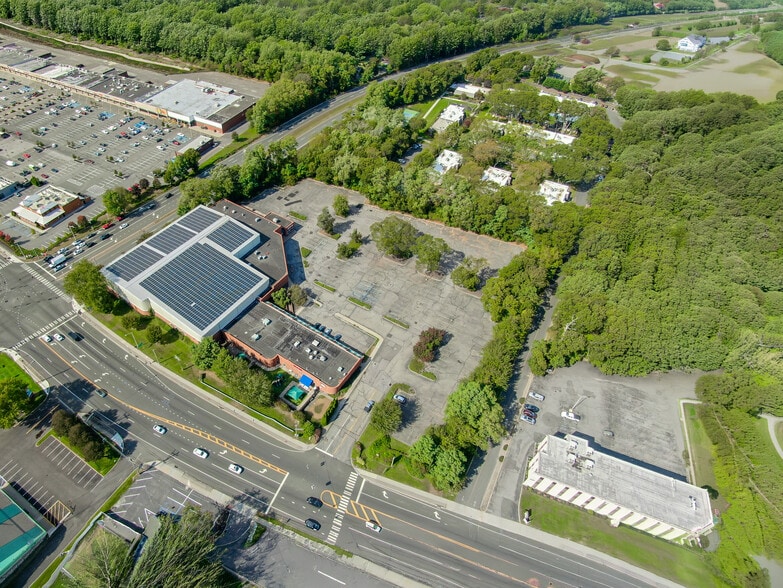 More Photos Of 635 Middle Country Rd, Coram General Retail For Sale