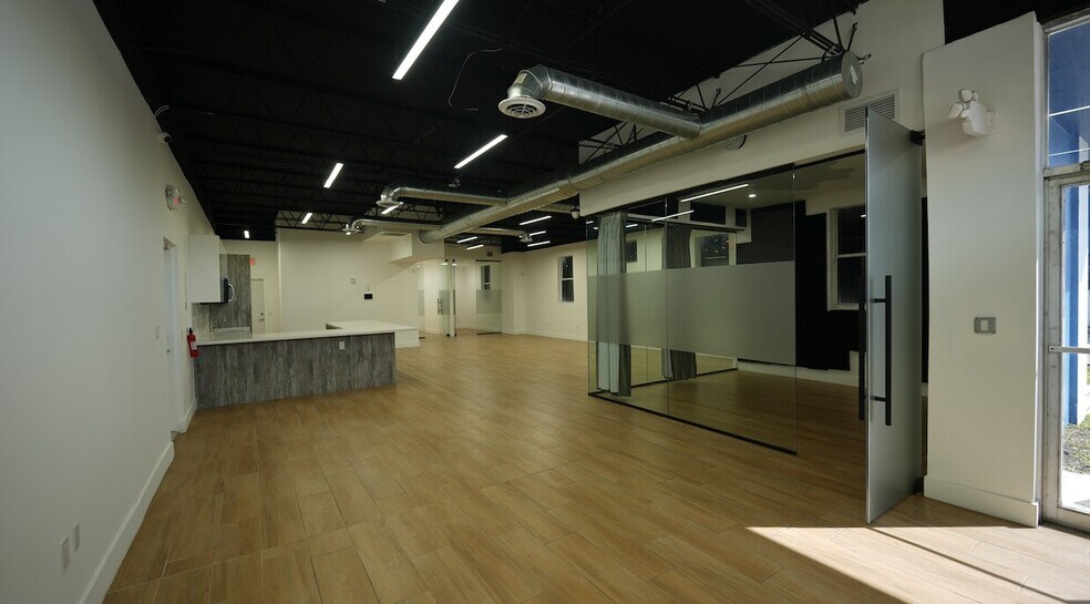 Primary Photo Of 997-999 NE 125th St, Miami General Retail For Lease