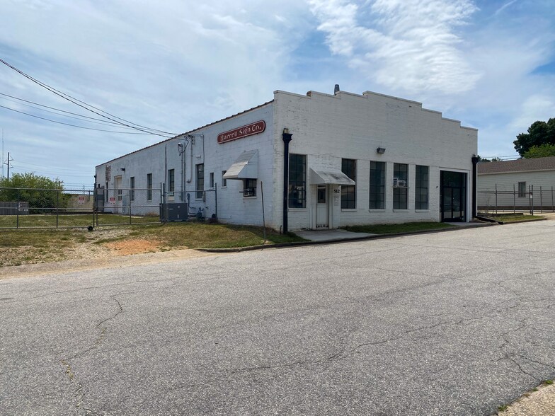 More Photos Of 512 Pershing Rd, Raleigh Warehouse For Lease