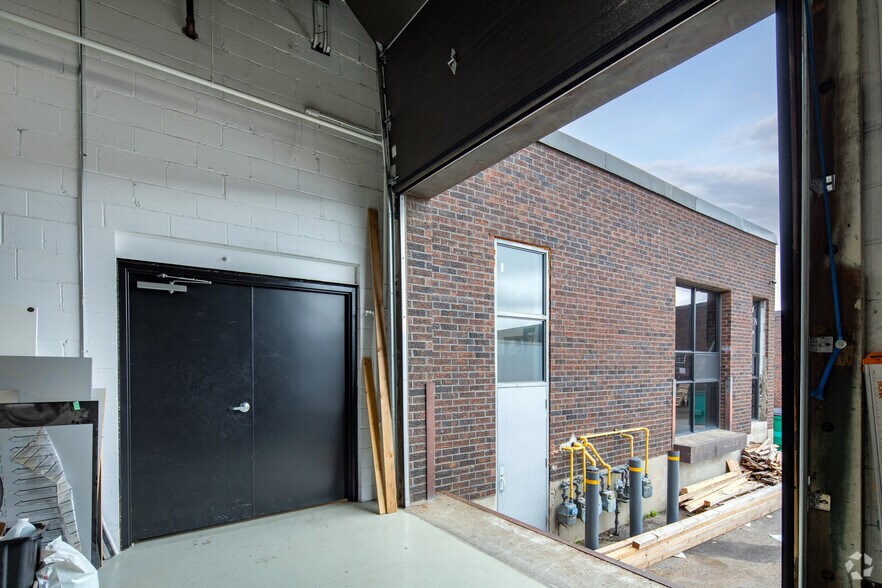 More Photos Of 7720 Kimbel St, Mississauga Warehouse For Lease