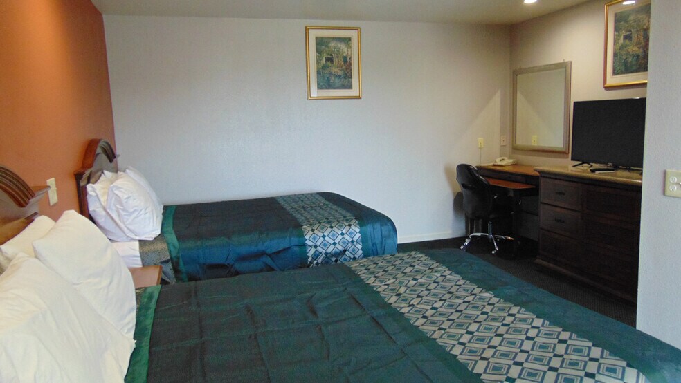 More Photos Of 2111 Whitley Ave, Corcoran Hotel For Sale