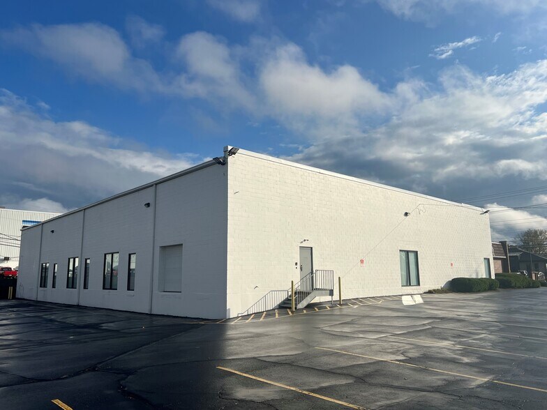 More Photos Of 5430 Cornell Rd, Cincinnati Office For Lease