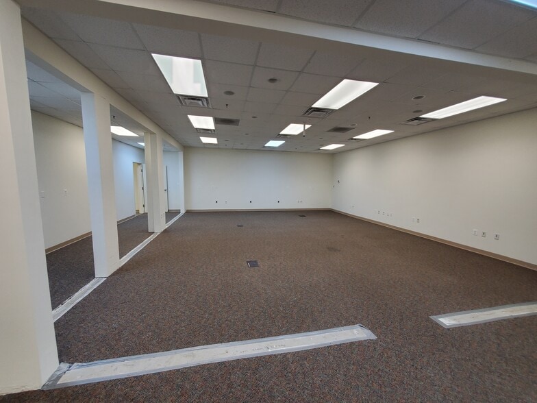 More Photos Of 3619 Richmond Hwy, Stafford Light Distribution For Sale