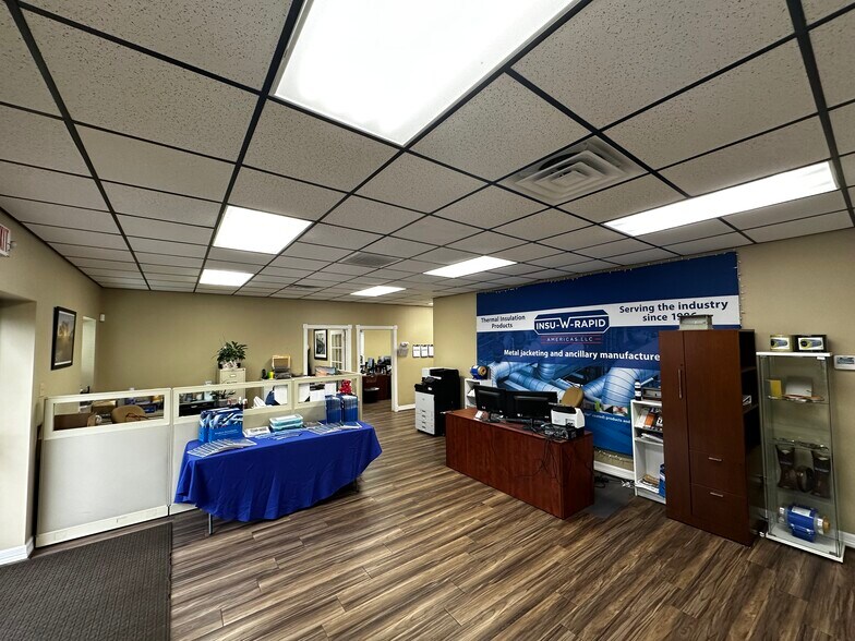 More Photos Of 15055 West Dr, Houston Warehouse For Lease