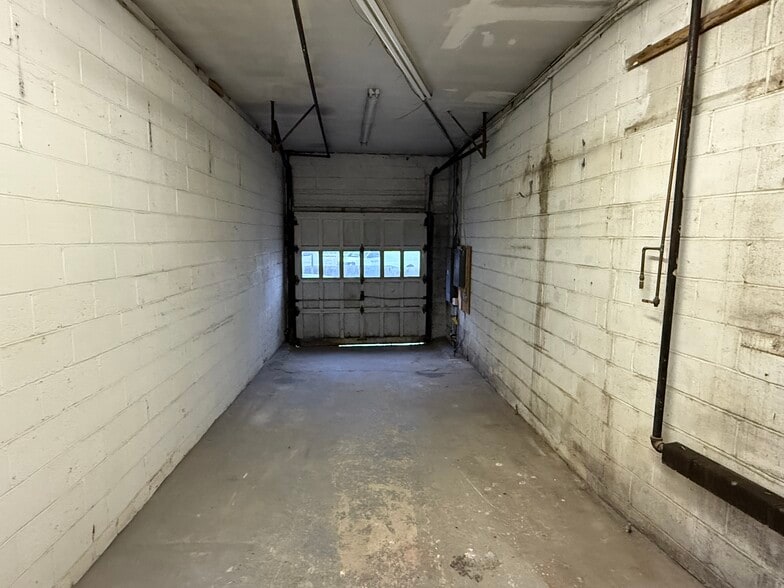 More Photos Of 11 Railroad Ave, Ridgefield Park Distribution For Lease