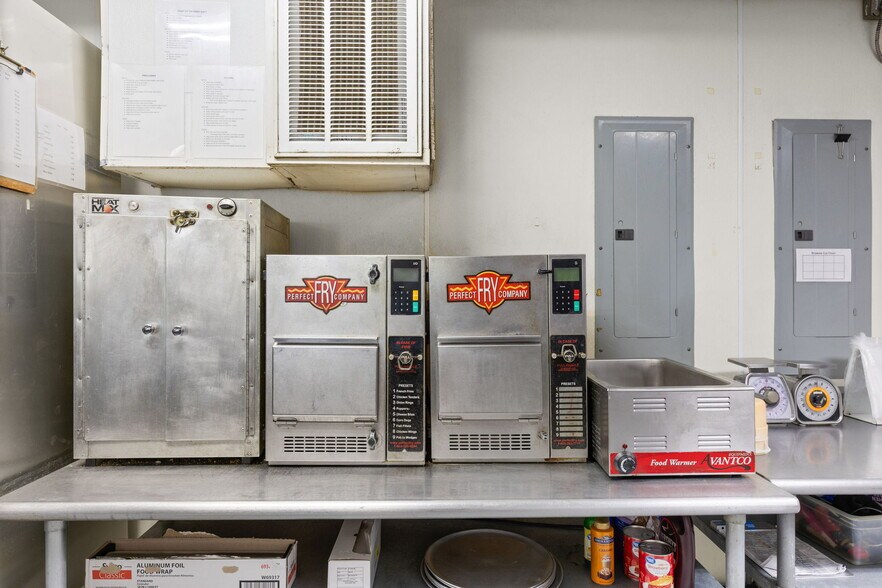 More Photos Of 2150 N State St, Iola Restaurant For Lease