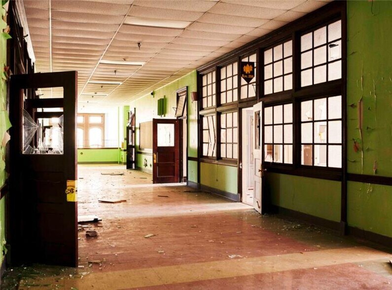 More Photos Of 3640 Benton Blvd, Kansas City Schools For Lease