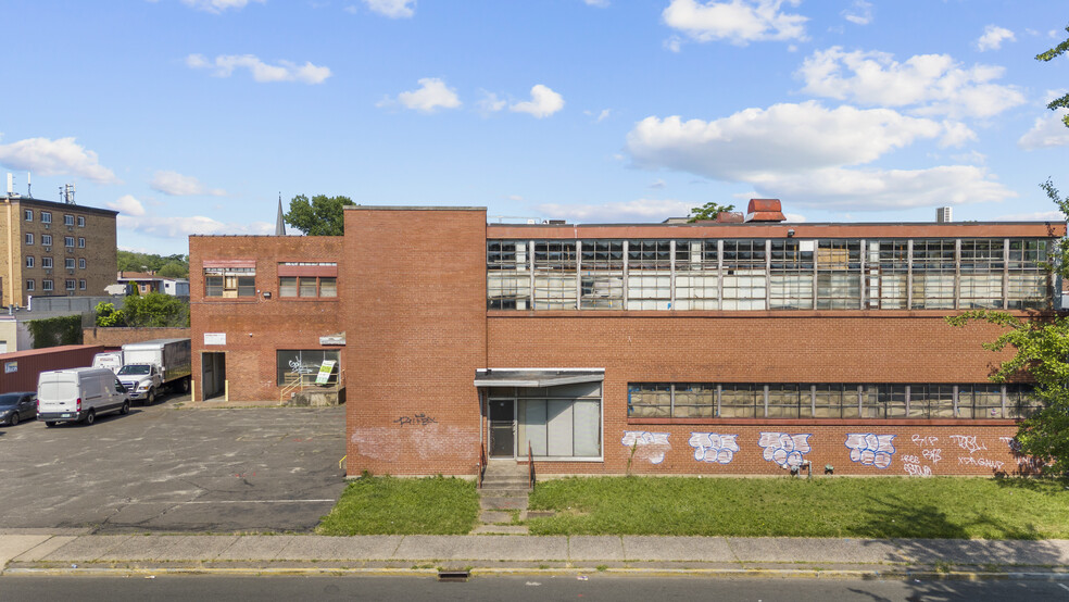 Primary Photo Of 19-29 Lafayette St, Hartford Distribution For Sale