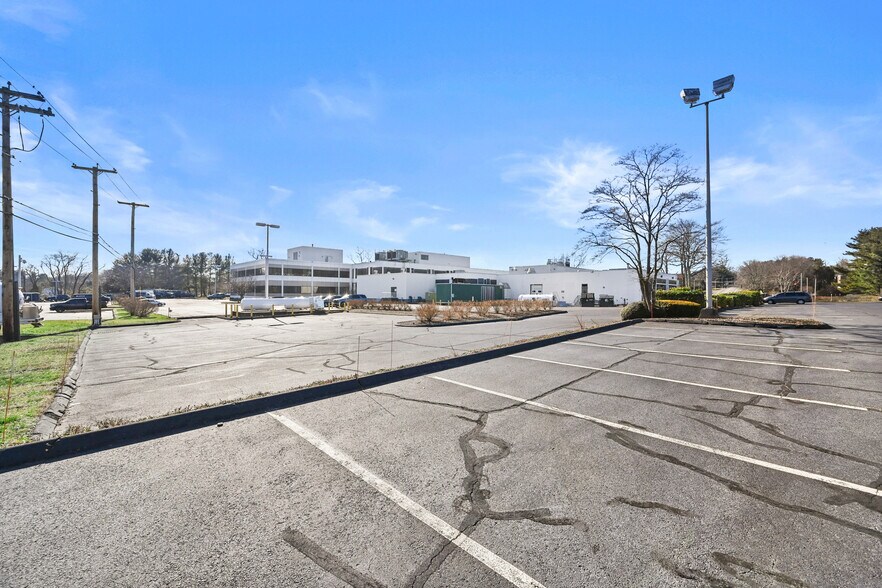 More Photos Of 55 Merritt Blvd, Trumbull Office For Lease