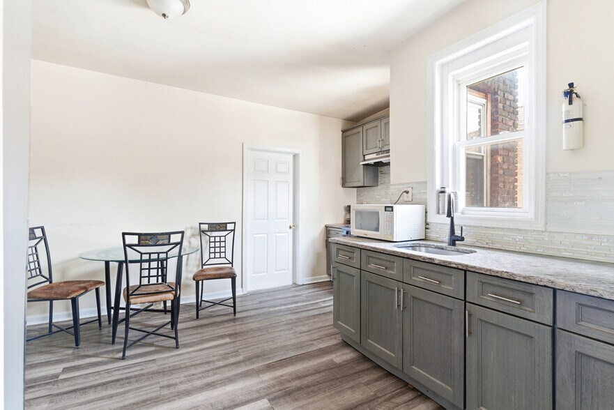 More Photos Of 204 Parkhurst St, Newark Apartments For Sale