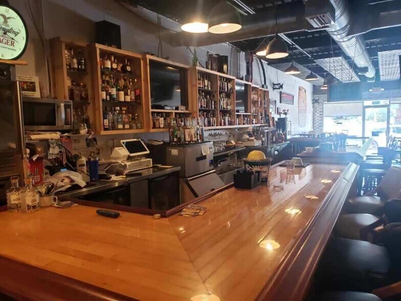 More Photos Of 1357 Central Ave, Middletown Storefront For Sale
