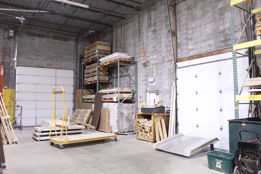 More Photos Of 3320 Terminal Dr, Eagan Distribution For Sale