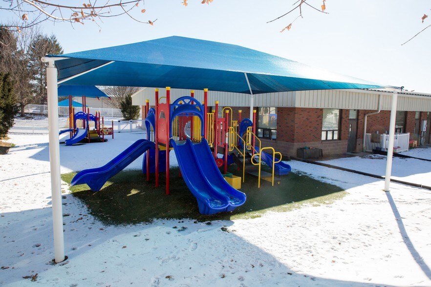 More Photos Of 808 Estelle Dr, Lancaster Daycare Center For Lease