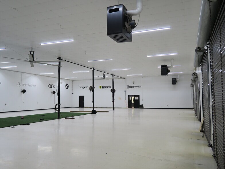 More Photos Of 5900 Schumacher Ln, Houston Auto Repair For Lease