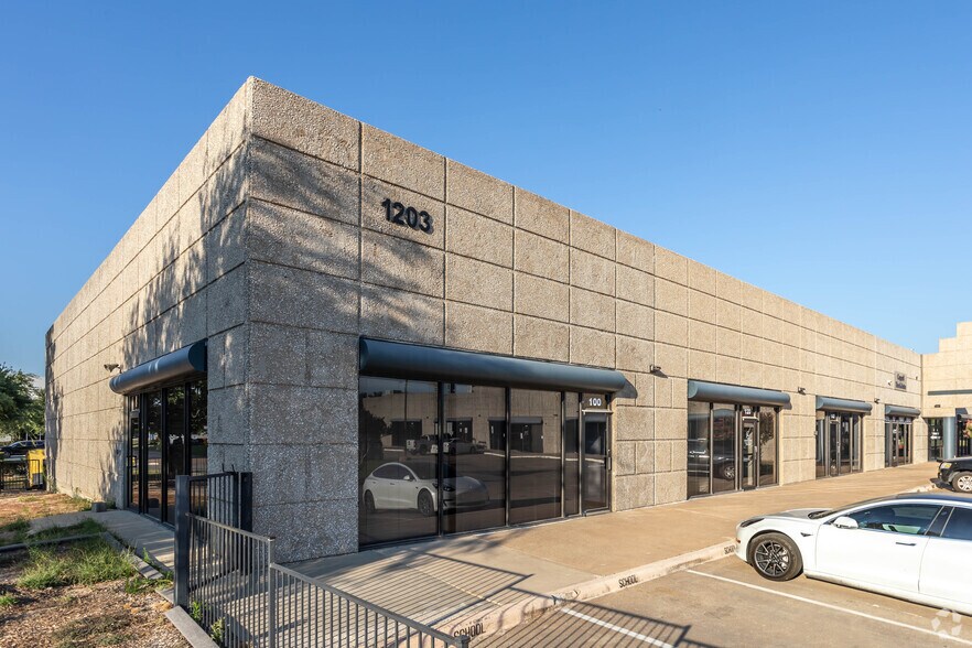 More Photos Of 1203 Crestside Dr, Coppell Light Manufacturing For Lease