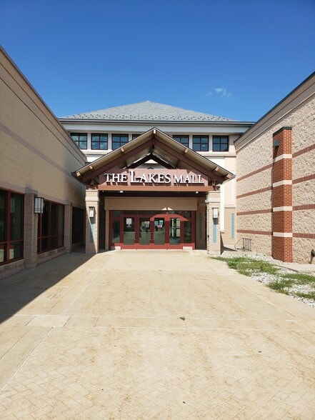 More Photos Of 5600 Harvey St, Muskegon Department Store For Sale