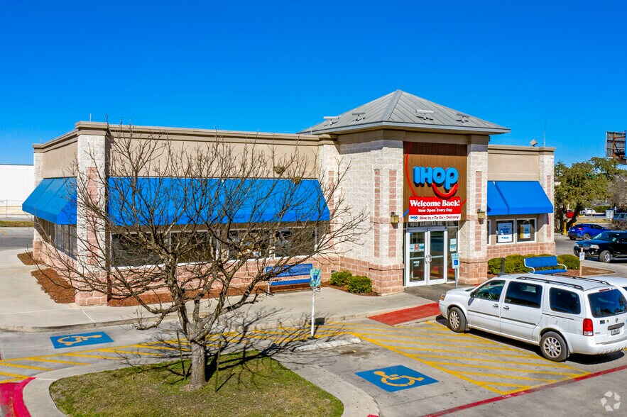 More Photos Of 11309-11323 Bandera Rd, San Antonio Unknown For Lease