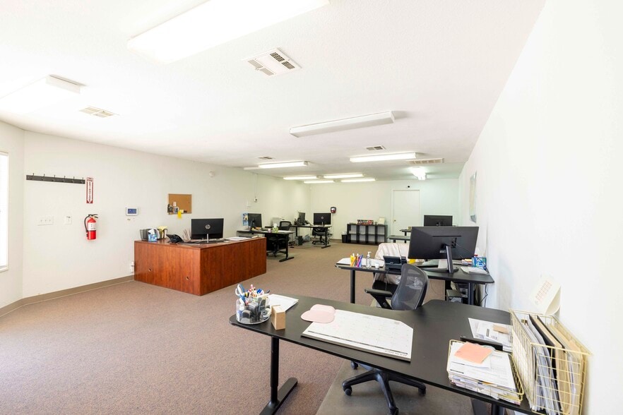 More Photos Of 18026 Jonathan St, Adelanto Medical For Lease