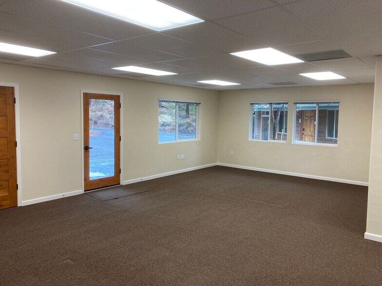 More Photos Of 124 McFaul Way, Zephyr Cove Office For Lease