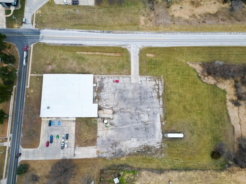 More Photos Of 1700 Bent St, Bedford Storefront For Sale