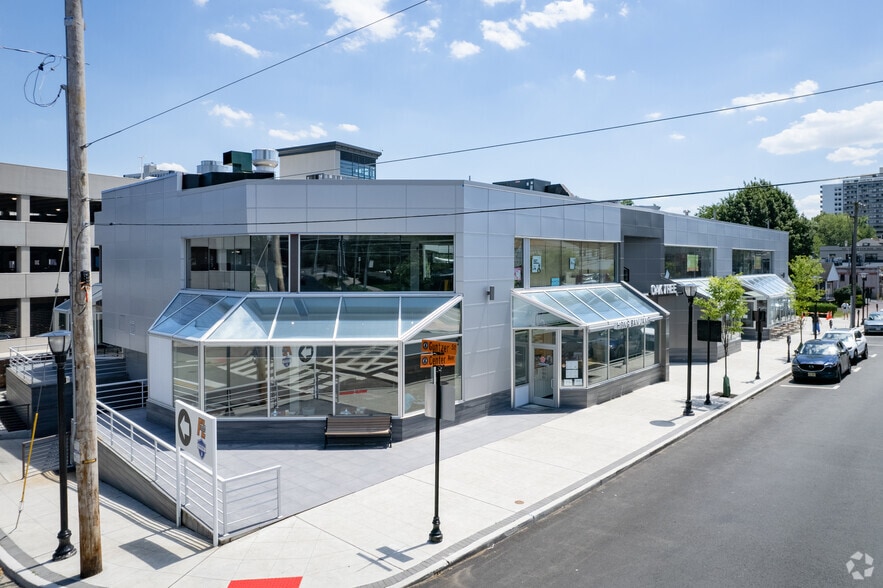 Primary Photo Of 2024 Center Ave, Fort Lee Storefront Retail Office For Lease