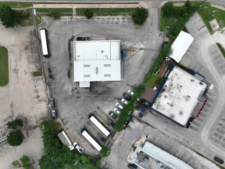 More Photos Of 6415 E US HWY 290, Austin Showroom For Lease