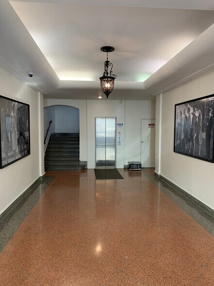 More Photos Of 9528-9546 Brighton Way, Beverly Hills Storefront Retail Office For Lease