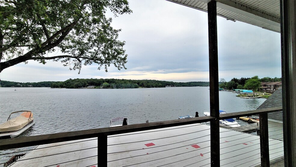 More Photos Of 1 Horseshoe Lake Rd, Kauneonga Lake Restaurant For Sale