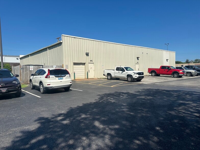 More Photos Of 710 US 31W Byp, Bowling Green Freestanding For Lease