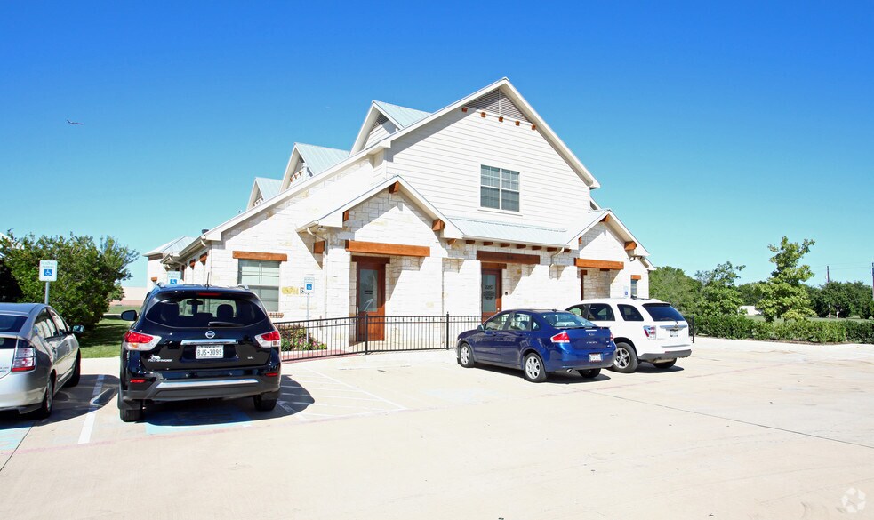 More Photos Of 815 E Ira E Woods Ave, Grapevine Medical For Lease