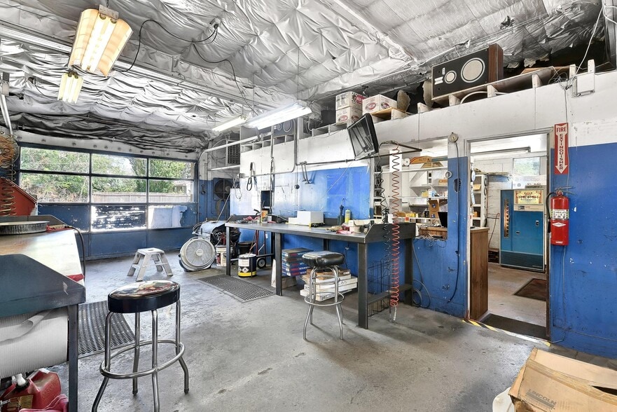 More Photos Of 30 S Latah St, Boise Auto Repair For Sale