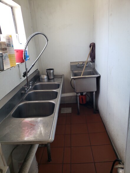 More Photos Of 2790-2798 Spring St, Redwood City General Retail For Sale