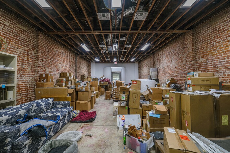 More Photos Of 4875 W Washington Blvd, Los Angeles Storefront For Lease