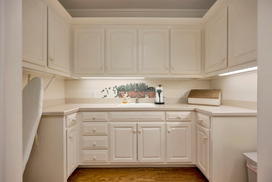 More Photos Of 504 N Euless Main St, Euless Carwash For Sale