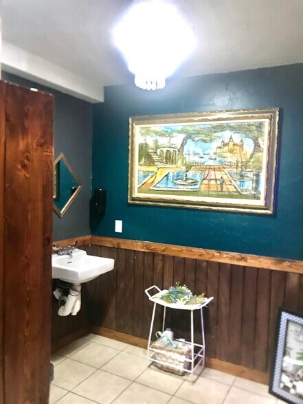 More Photos Of 711 N Steele Ave, Cushing Restaurant For Sale