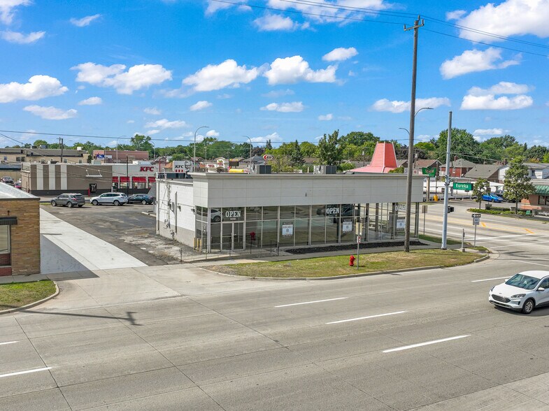 More Photos Of 15010 Fort St, Southgate Freestanding For Lease