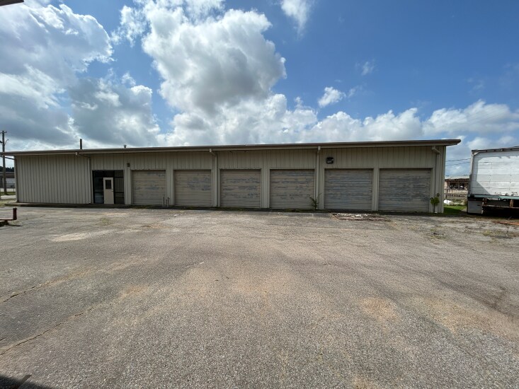 More Photos Of 3225 Sharpe Ave, Memphis Light Distribution For Sale