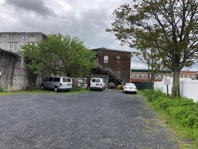 More Photos Of 45 Ferry St, South River Religious Facility For Lease