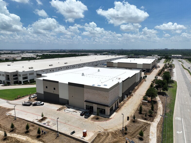 More Photos Of 600 Gerault Rd, Flower Mound Warehouse For Sale