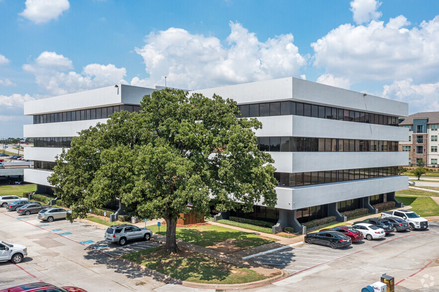 Primary Photo Of 1001 W Euless Blvd, Euless Office For Lease