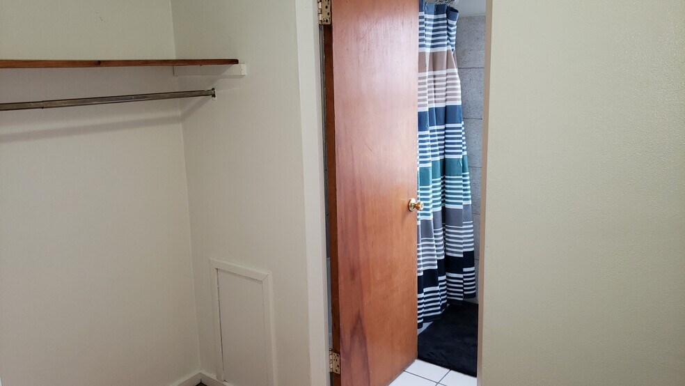 More Photos Of 1101 Washington Ave, Alton Apartments For Sale